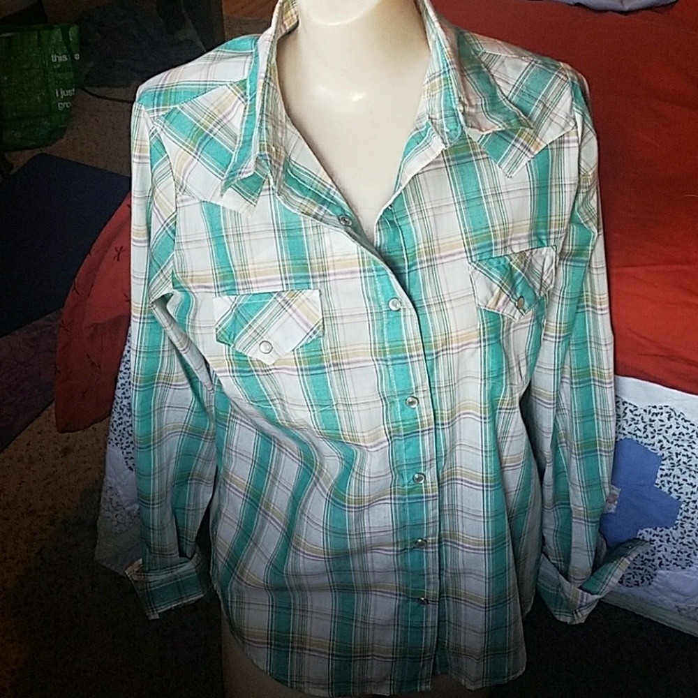 Wrangler Women's Pearl Snap Western Shirt Medium